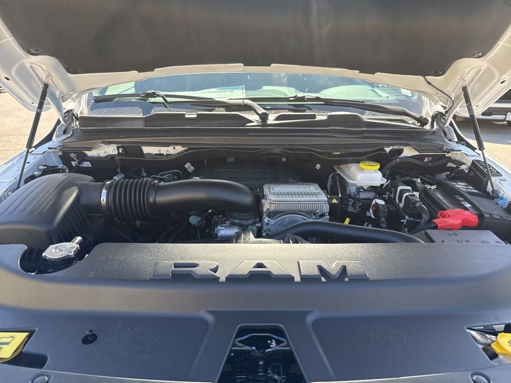New 2026 RAM 1500 4x4 Crew Cab image 32