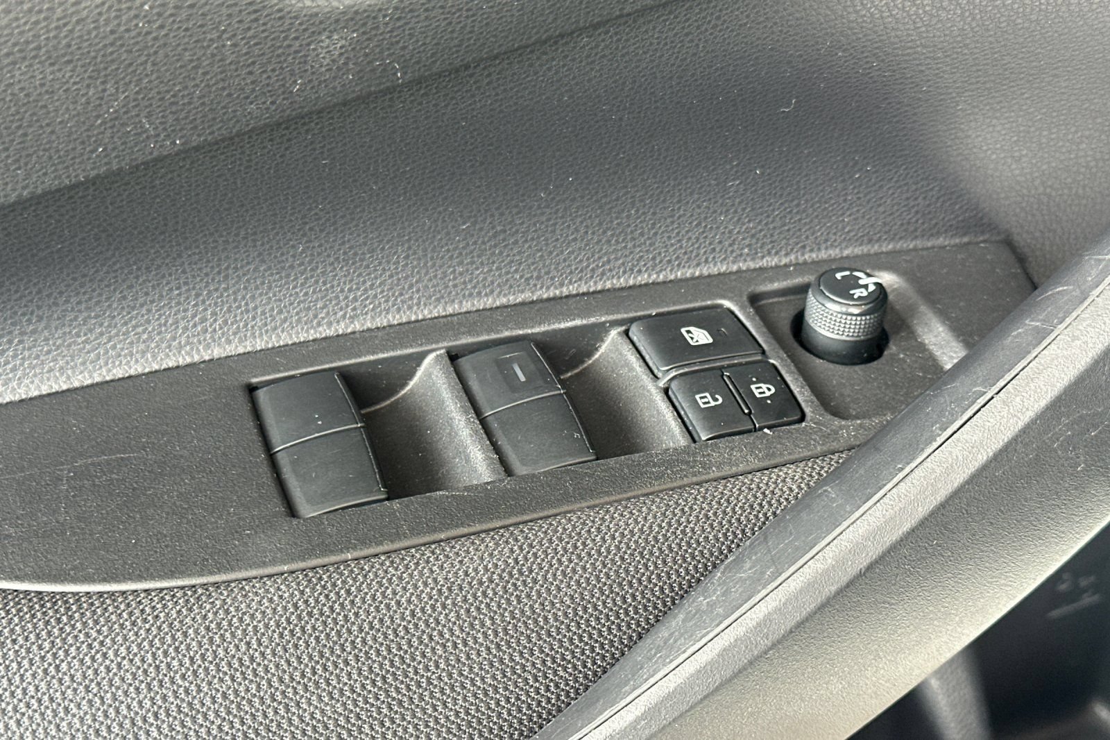 Used 2022 Toyota Corolla LE FWD image 13