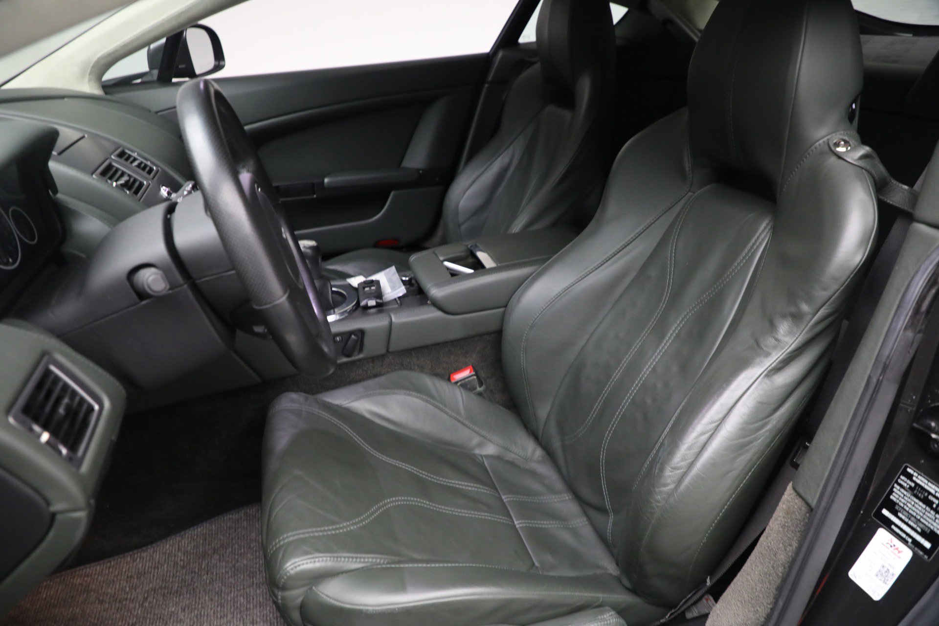 Used 2011 Aston Martin V12 Vantage Coupe image 19