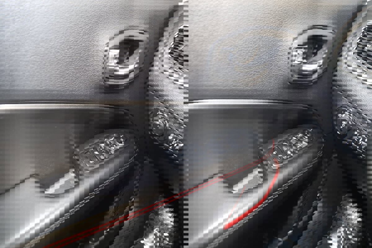 Used 2018 Jeep Compass Trailhawk w/ Safe & Security Group image 29