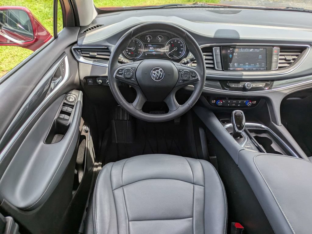 Used 2019 Buick Enclave Essence FWD image 18