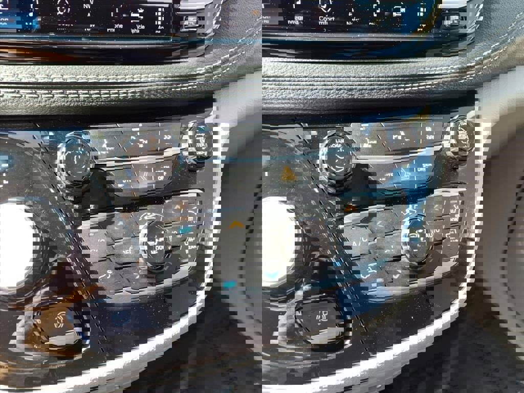 Used 2024 Chrysler Pacifica Select image 29