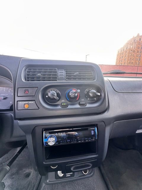 Used 2001 Nissan Frontier XE image 12