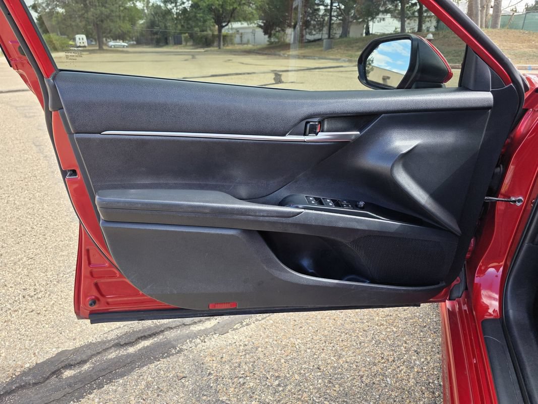 Used 2020 Toyota Camry SE FWD image 13