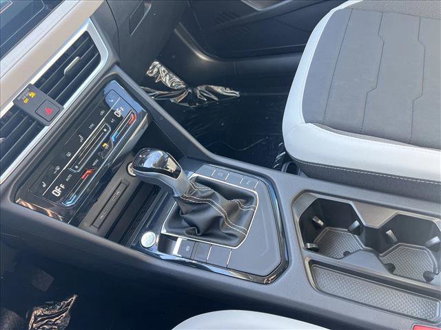 Used 2025 Volkswagen Taos SE image 13