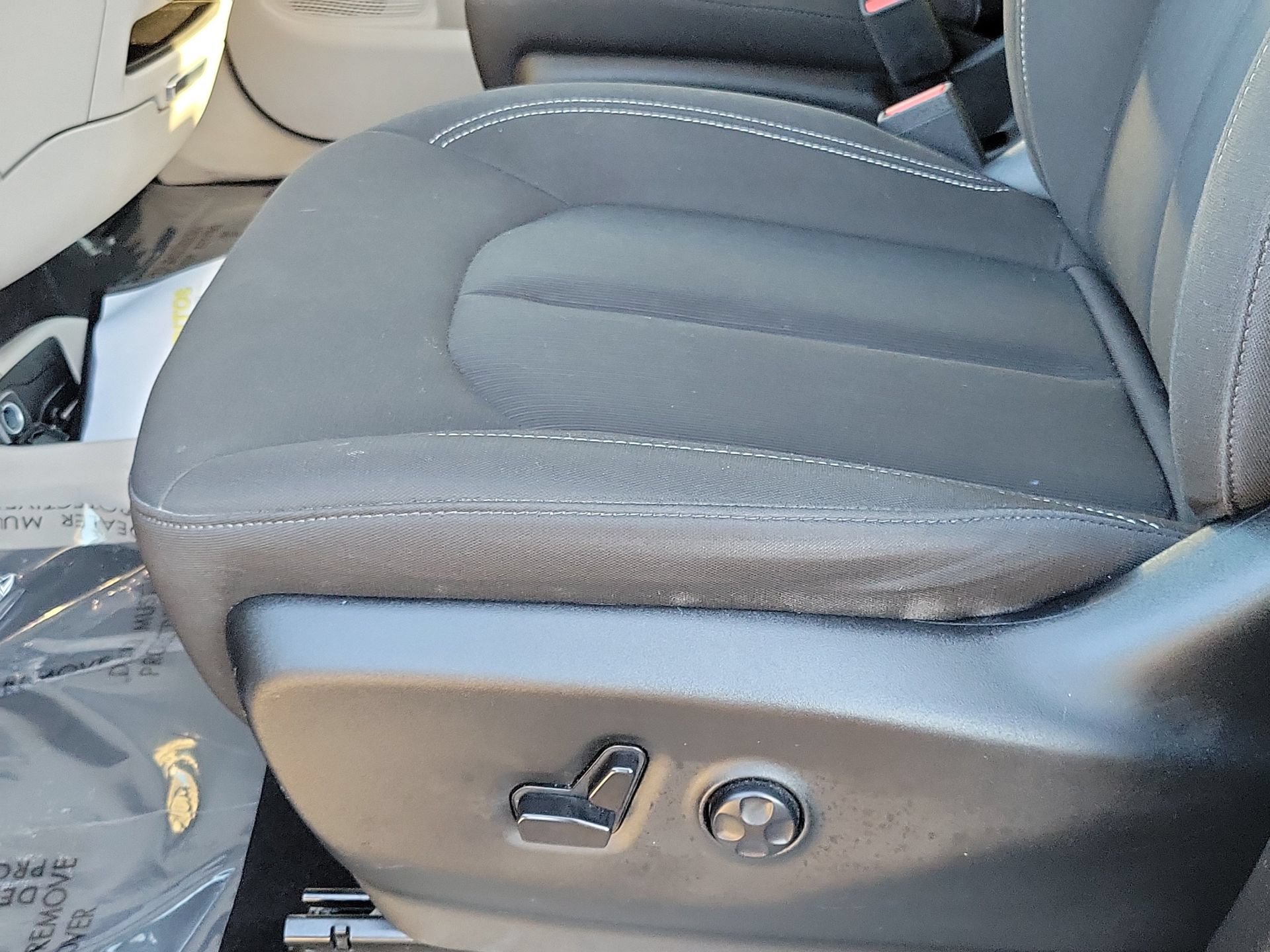 Certified 2023 Chrysler Voyager LX FWD image 18