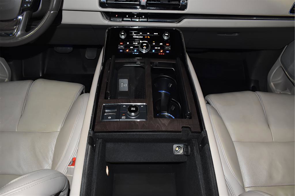 Used 2023 Lincoln Navigator L Reserve w/ Equipment Group 201A image 17