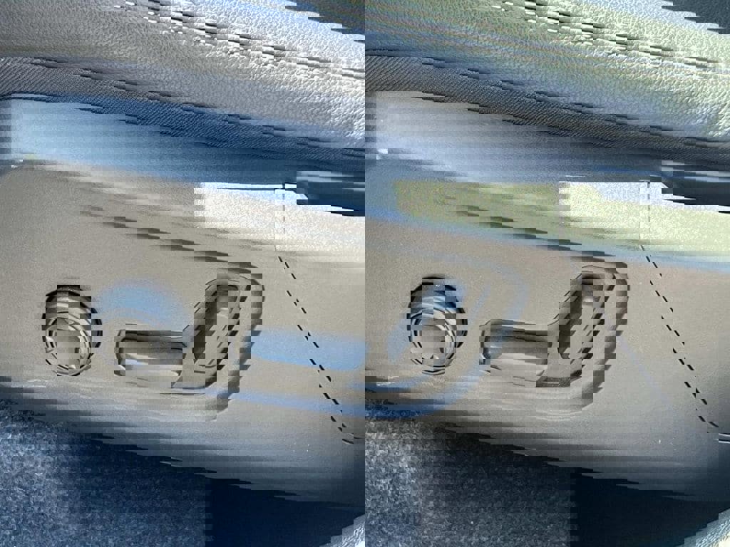 Certified 2025 Volvo XC40 B5 Core w/ Protection Package Premier image 26