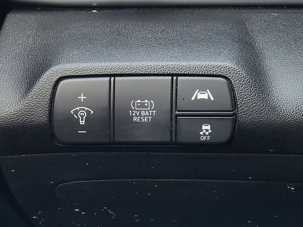 Used 2023 Hyundai Elantra Blue w/ Cargo Package image 22