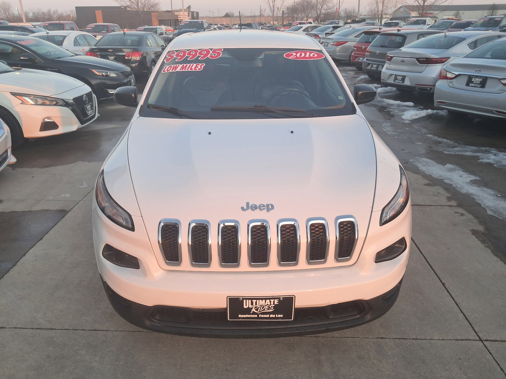 Used 2016 Jeep Cherokee Sport w/ Cold Weather Group FWD image 2