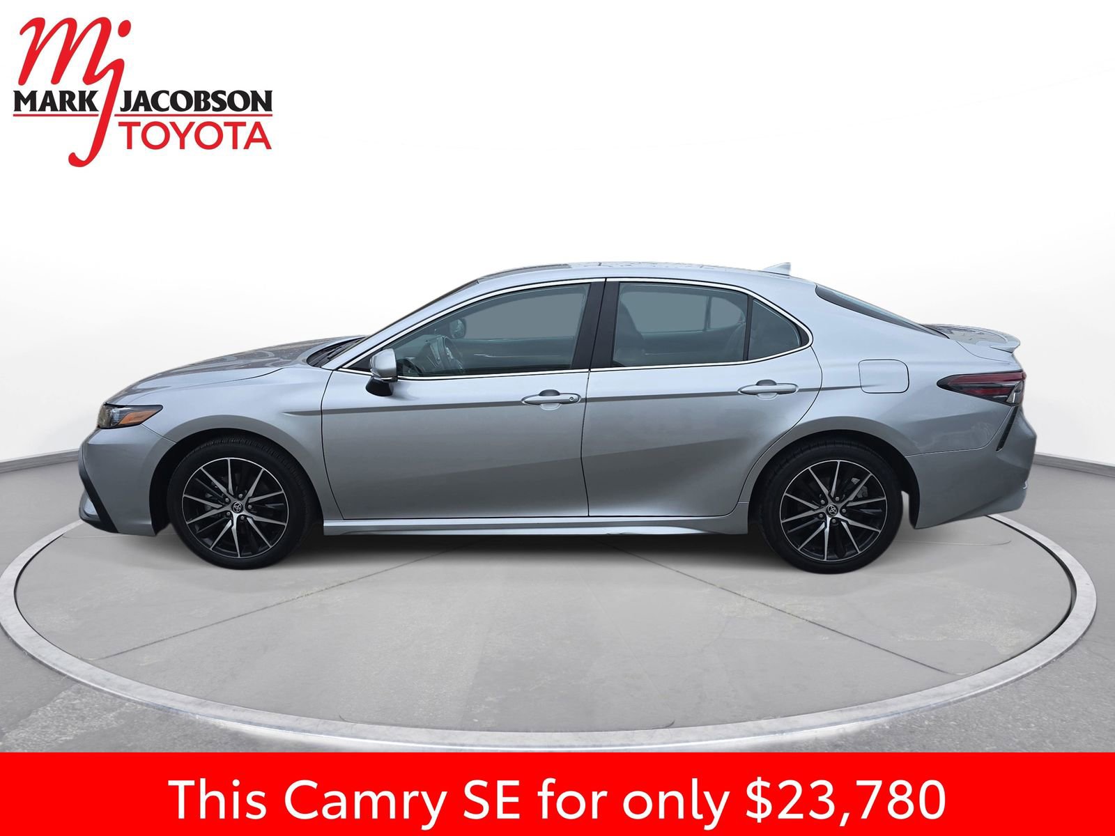 Used 2024 Toyota Camry SE image 14