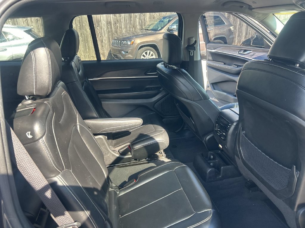 Used 2023 Jeep Grand Cherokee L Limited RWD image 21