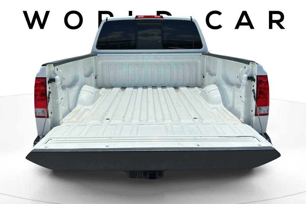 Used 2015 Nissan Titan SV w/ SV Value Truck Package RWD image 9