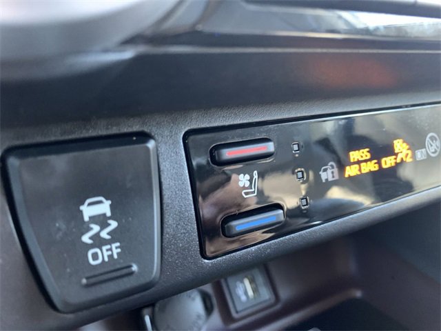 Used 2025 Toyota RAV4 Limited image 28