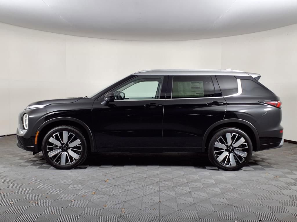 Used 2025 Mitsubishi Outlander AWD image 4