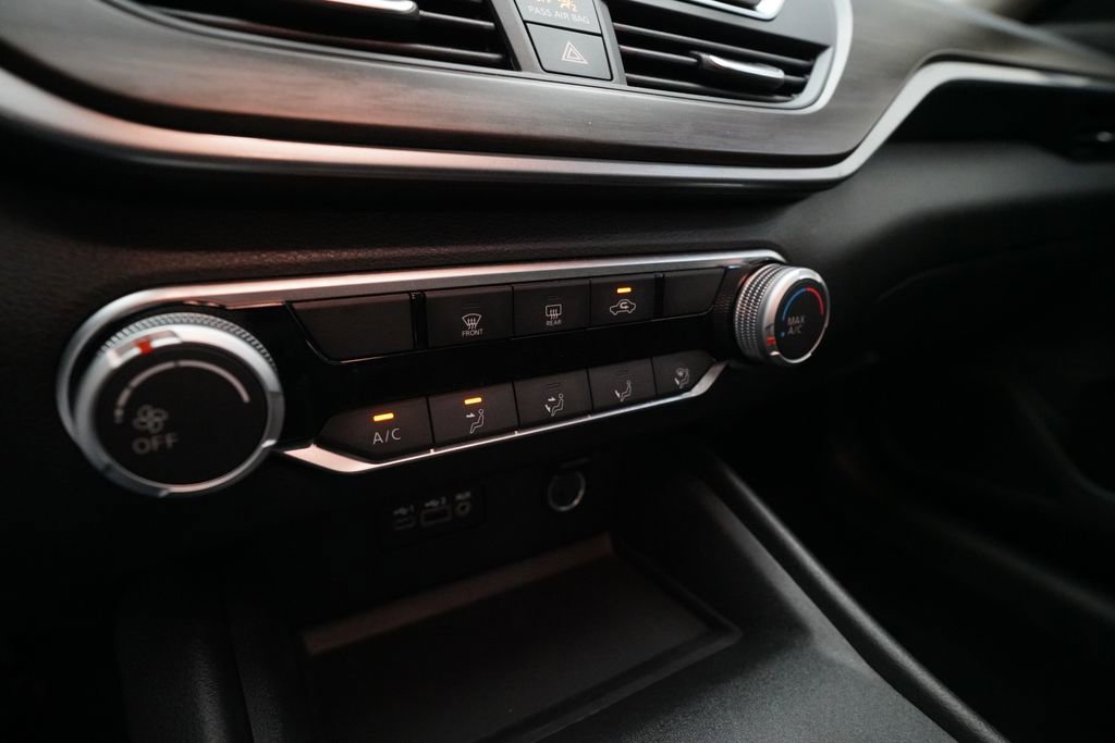 Used 2025 Nissan Altima 2.5 SV FWD image 20