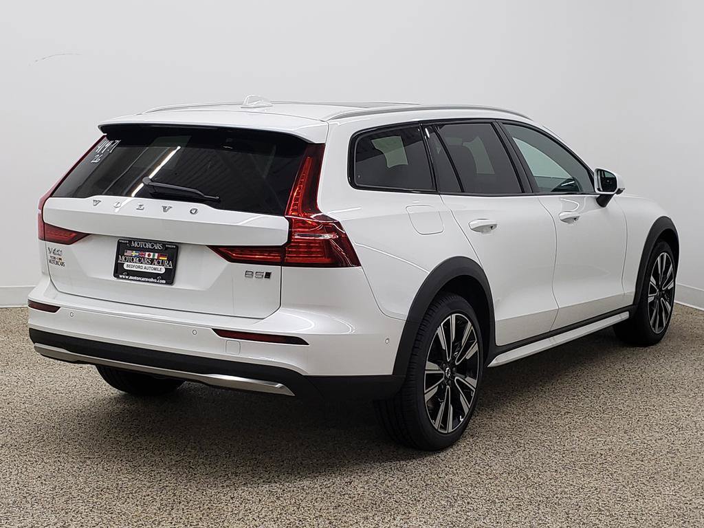 New 2026 Volvo V60 B5 Cross Country Ultra w/ Climate Package AWD/4WD image 3