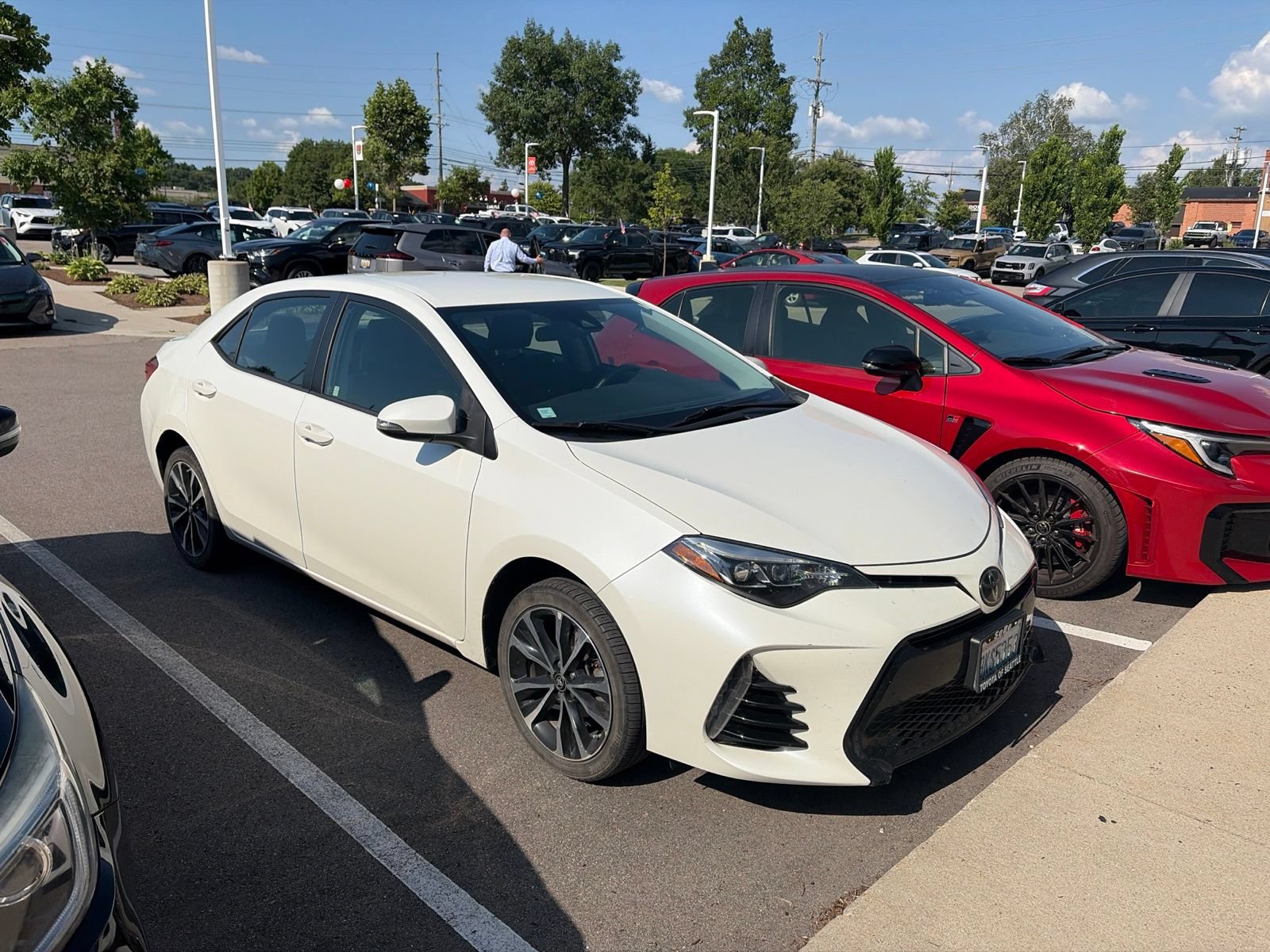 Used 2018 Toyota Corolla SE FWD image 2
