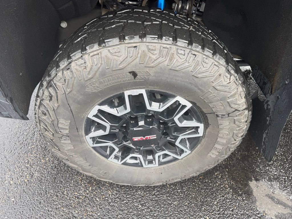 Used 2025 GMC Sierra 2500 AT4X AWD/4WD image 12