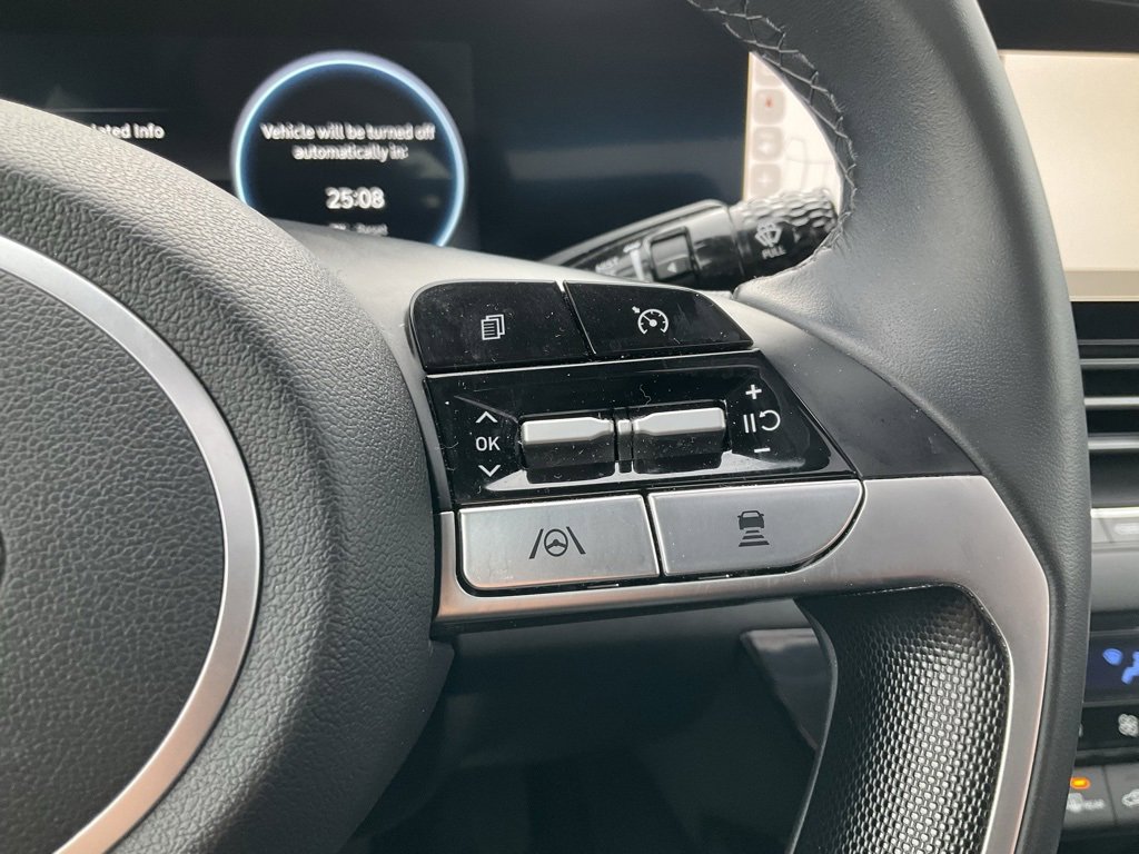 Used 2023 Hyundai Elantra Limited image 7