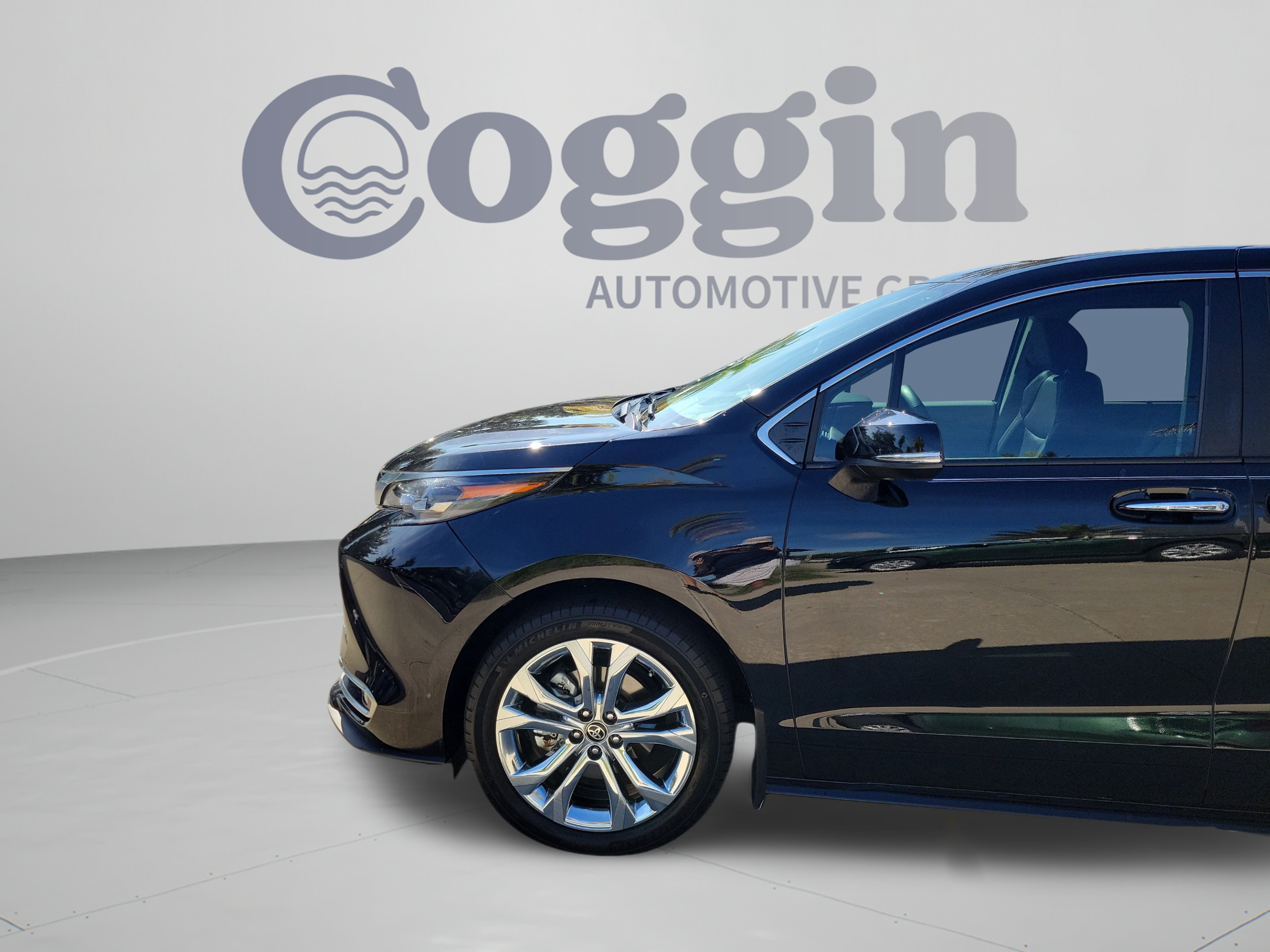 Certified 2024 Toyota Sienna Platinum FWD image 32