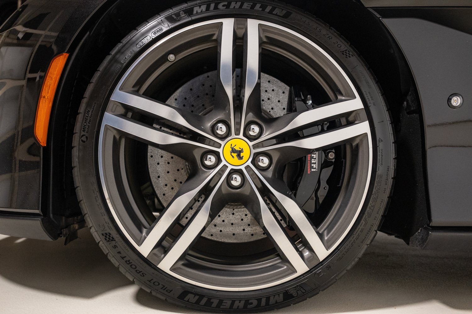 Used 2019 Ferrari Portofino RWD image 24