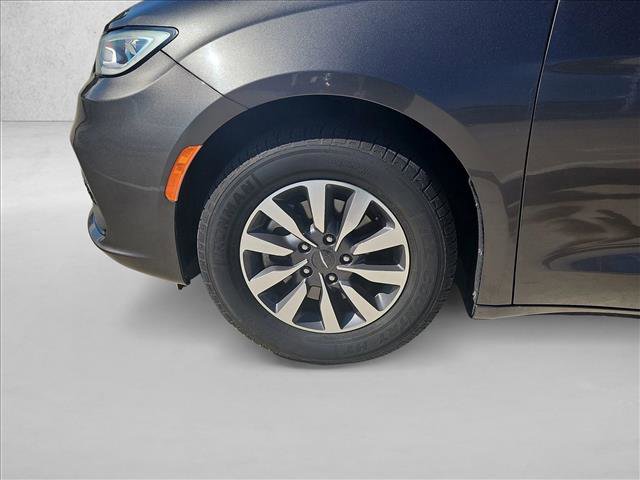 Used 2021 Chrysler Pacifica Touring-L image 25