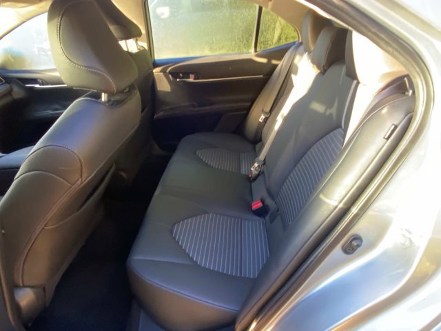 Used 2022 Toyota Camry SE FWD image 9