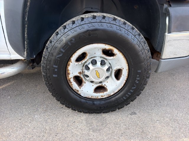 Used 2005 Chevrolet Silverado 2500 W/T w/ Snow Plow Prep Package AWD/4WD image 18