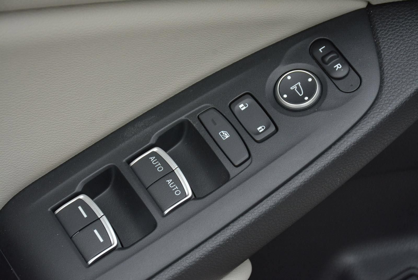 Used 2018 Honda Accord EX image 10