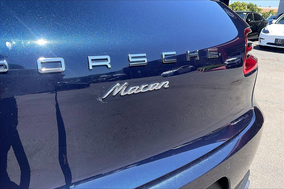 Used 2018 Porsche Macan AWD/4WD image 13