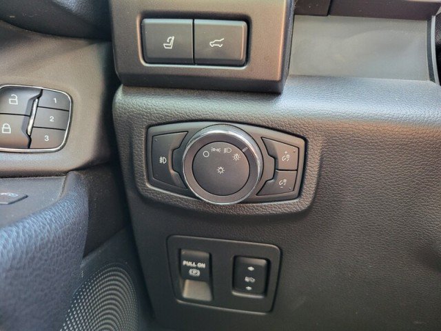 Used 2018 Ford Expedition Limited RWD image 18