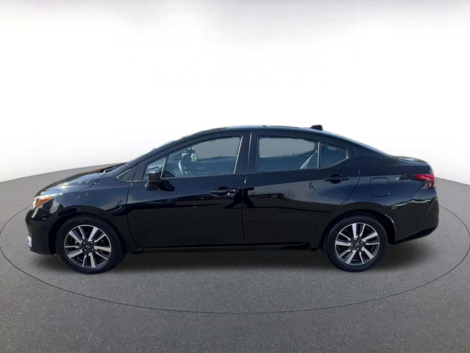 Used 2025 Nissan Versa SV FWD image 9