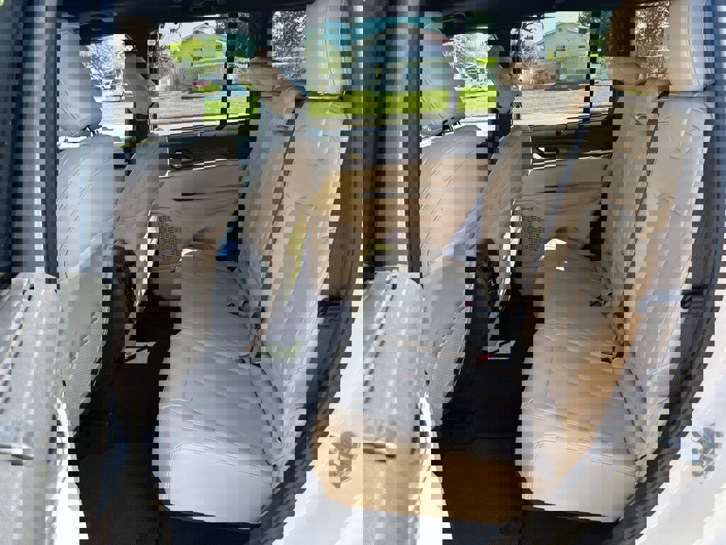 Used 2024 Jeep Grand Cherokee Limited w/ Luxury Tech Group II image 12