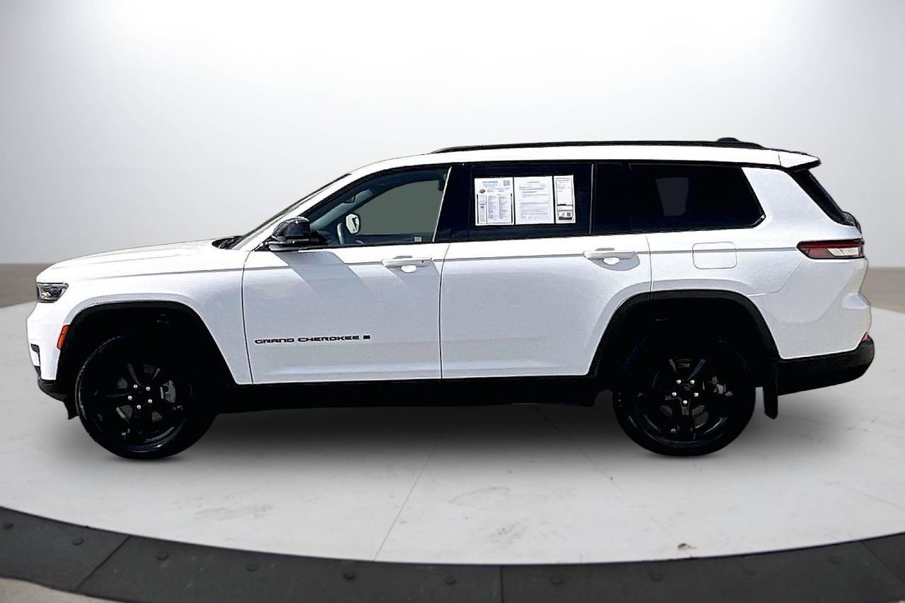 Certified 2023 Jeep Grand Cherokee L Laredo image 6