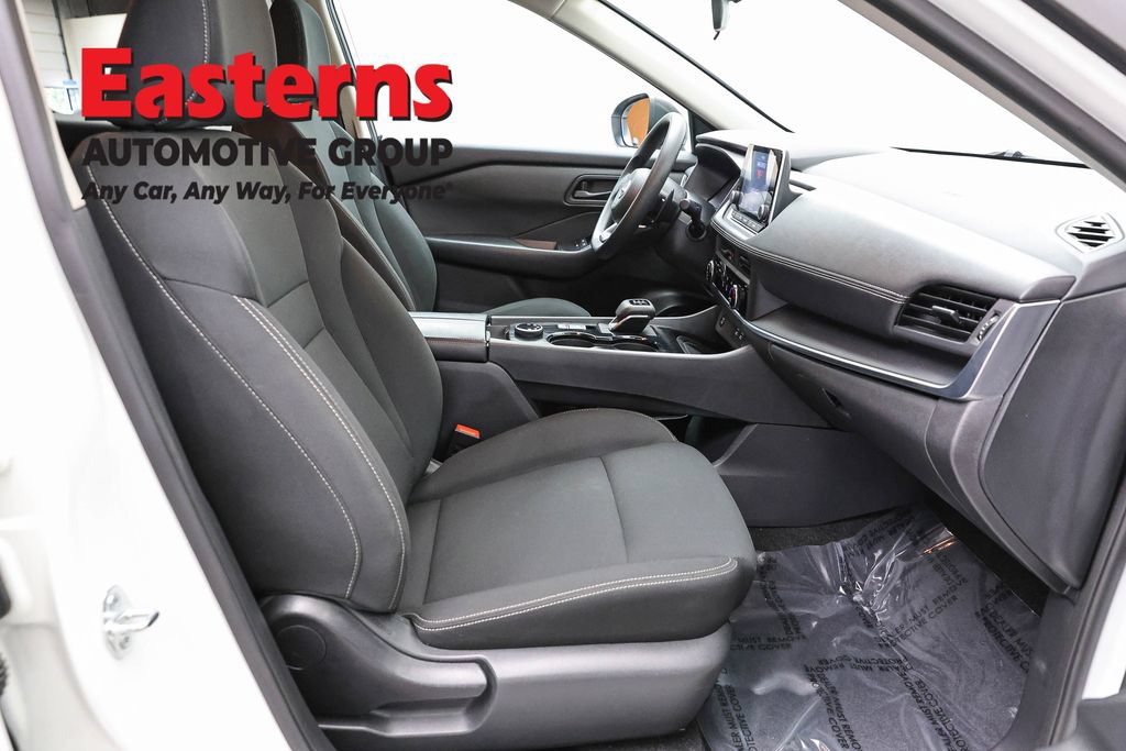 Used 2024 Nissan Rogue S AWD/4WD image 25