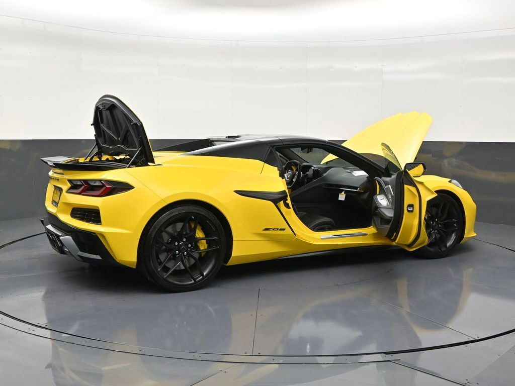 Used 2025 Chevrolet Corvette Z06 image 28
