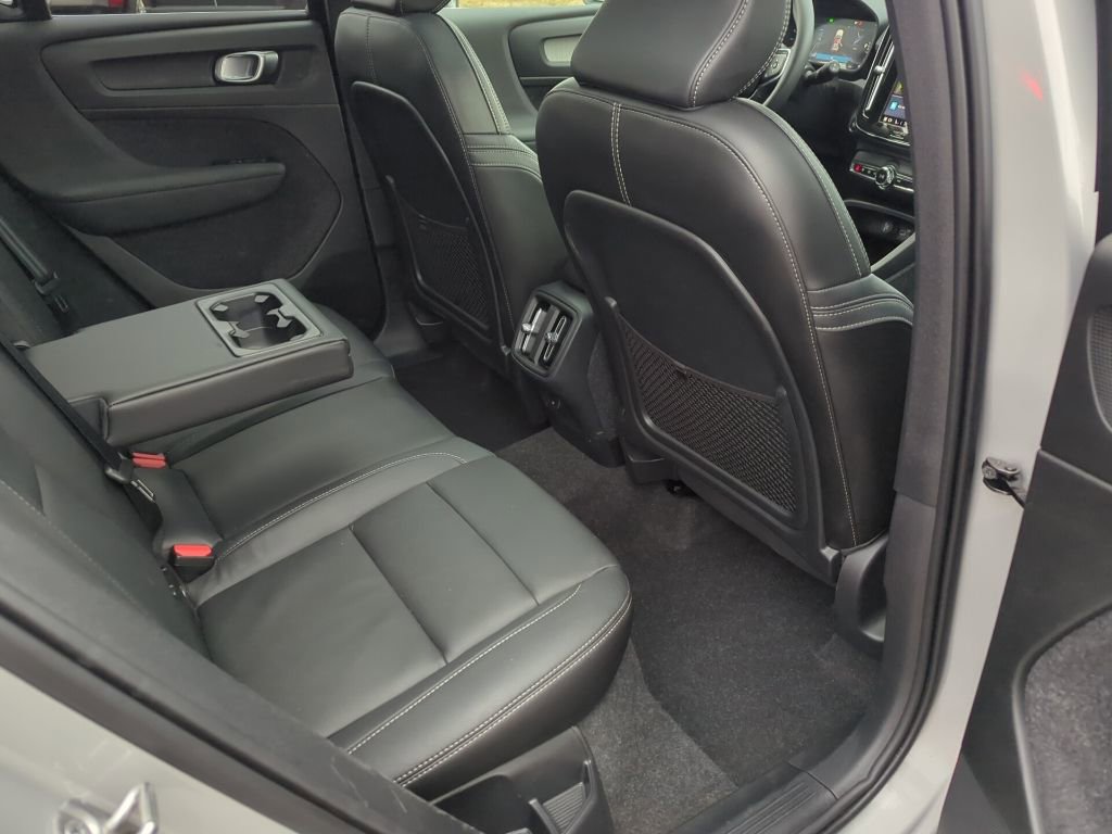 Used 2024 Volvo XC40 B5 Plus image 39