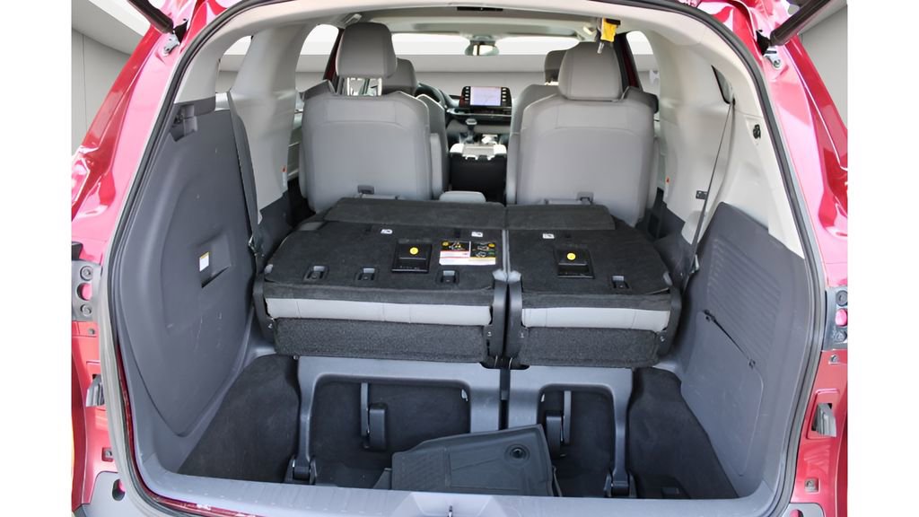 Used 2021 Toyota Sienna XLE w/ XLE Plus Package FWD image 21