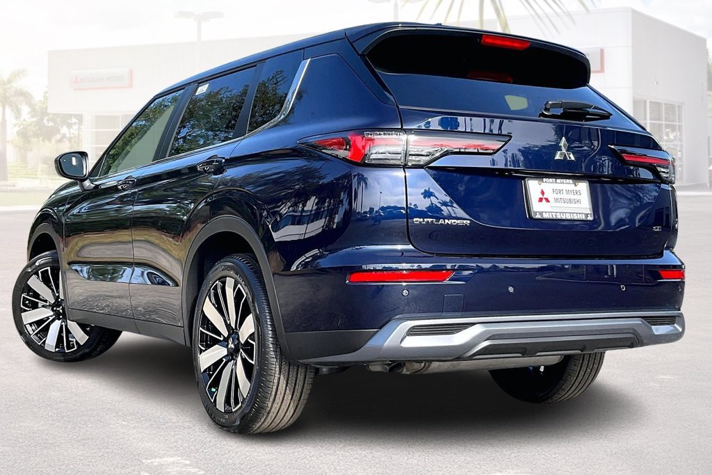 New 2026 Mitsubishi Outlander SE FWD image 3