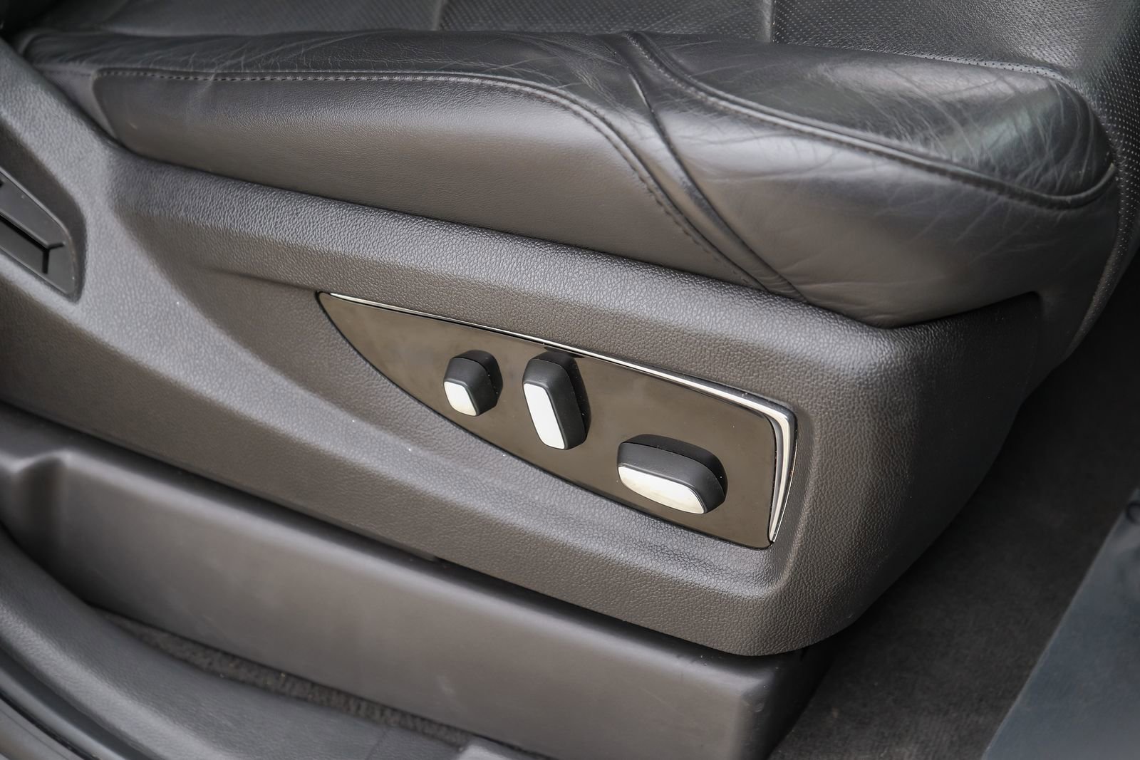 Used 2017 Cadillac Escalade ESV Luxury AWD/4WD image 35