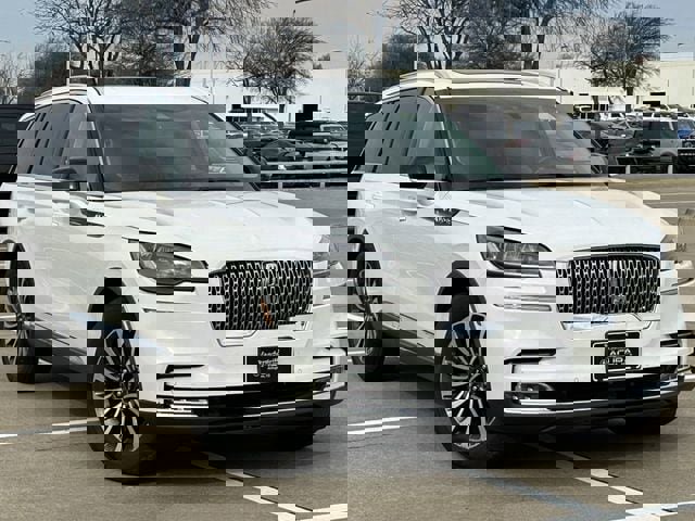 Used 2021 Lincoln Aviator Reserve w/ Elements Package Plus image 2