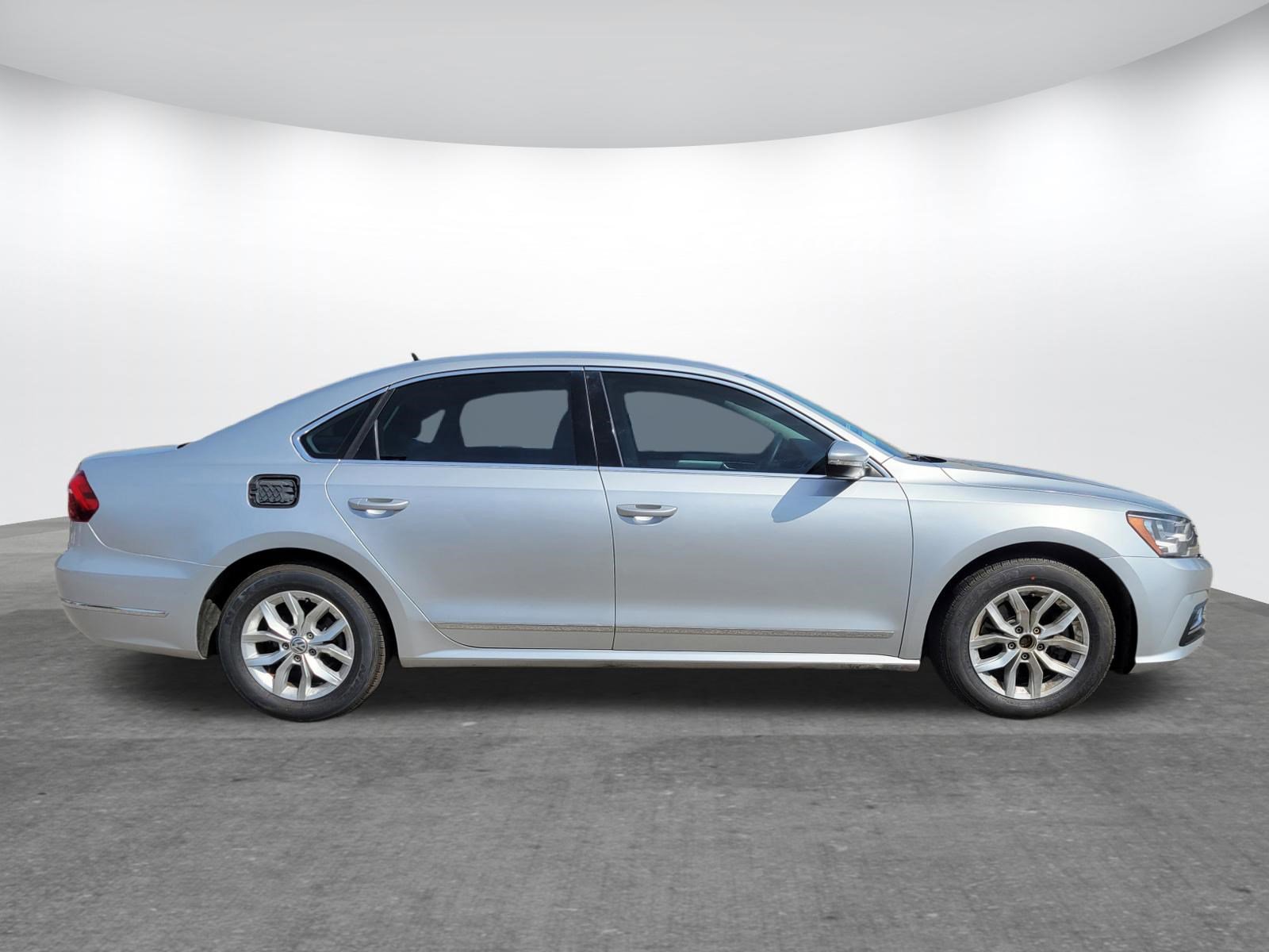 Used 2017 Volkswagen Passat 1.8T S image 17