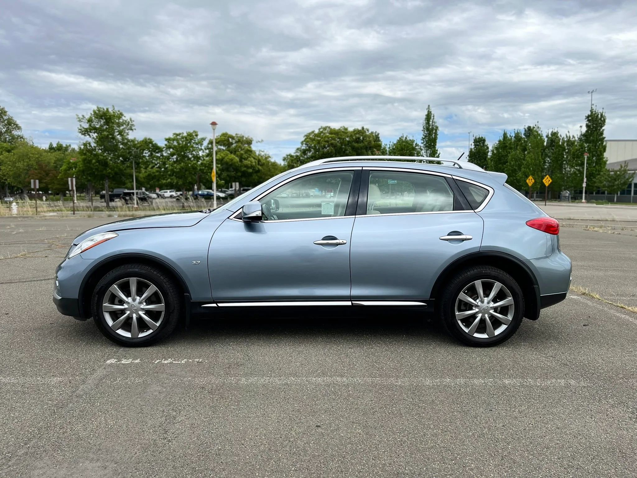 Used 2016 INFINITI QX50 2WD w/ Premium Plus Package image 8