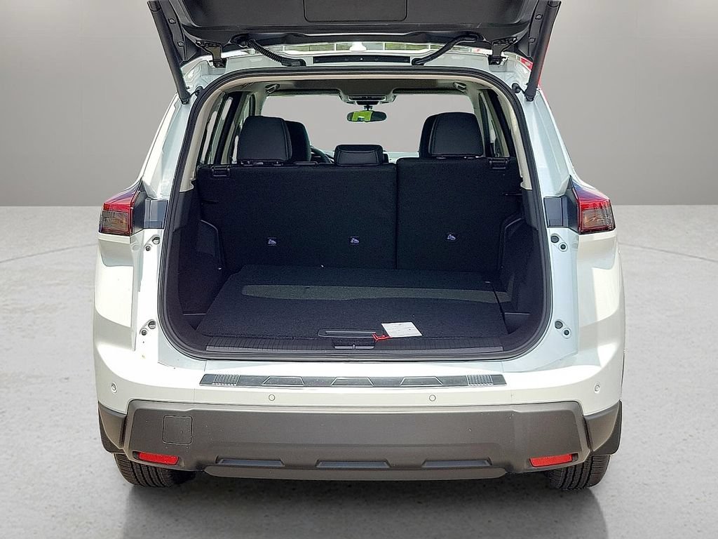 Used 2025 Nissan Rogue SV w/ SV Premium Package FWD image 8