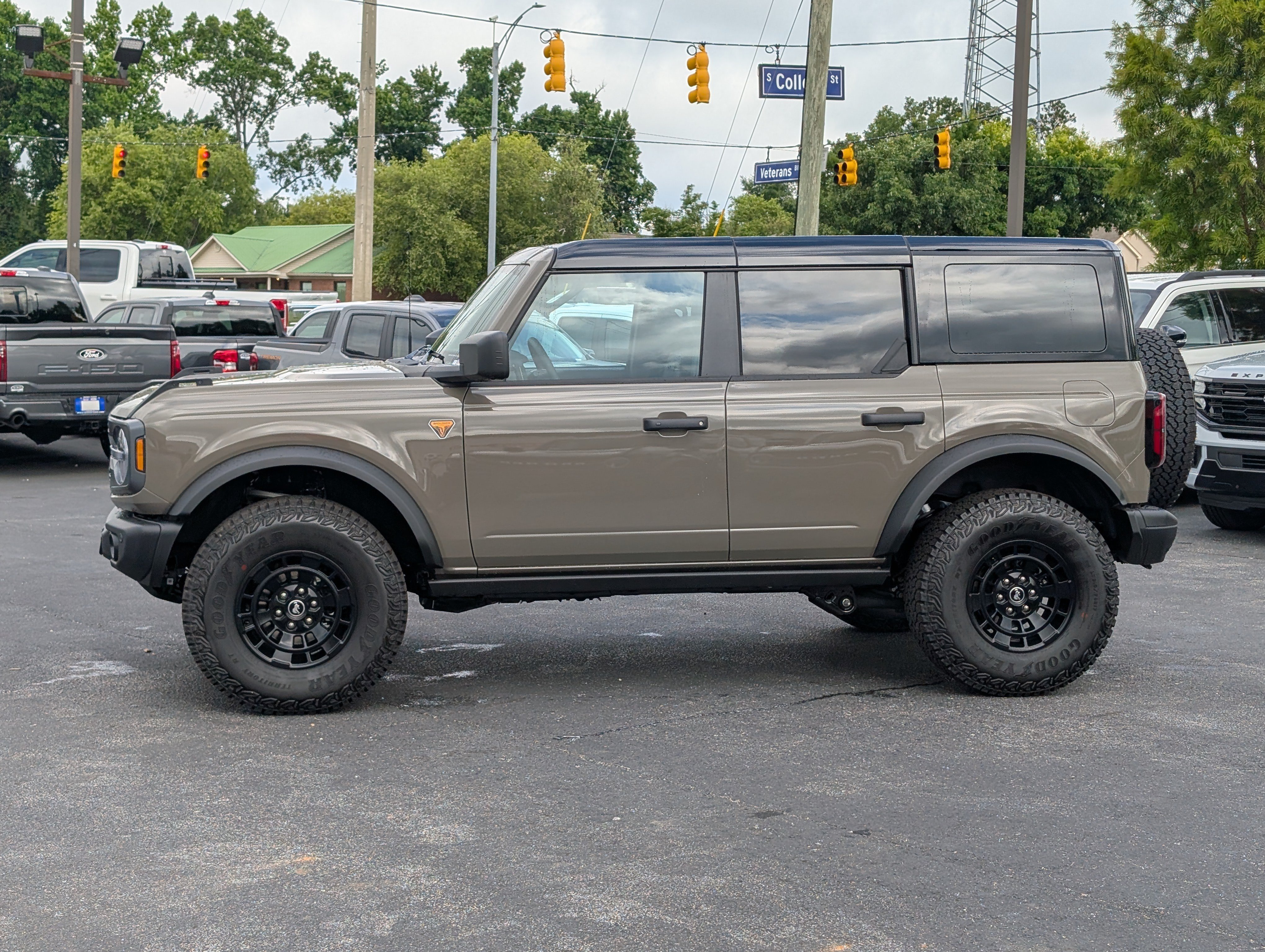 New 2026 Ford Bronco Badlands AWD/4WD image 14