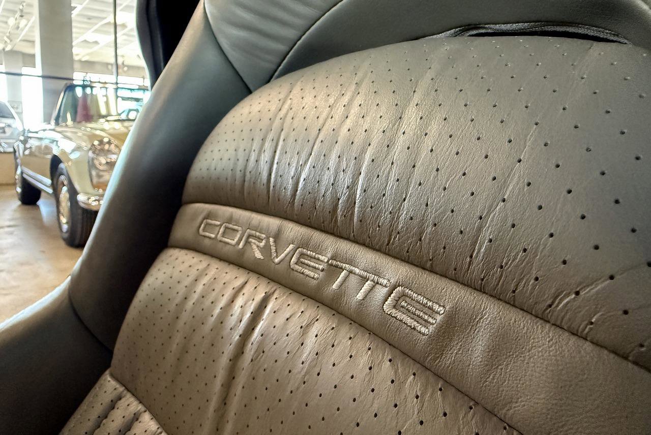 Used 1997 Chevrolet Corvette Coupe w/ Memory Pkg RWD image 82