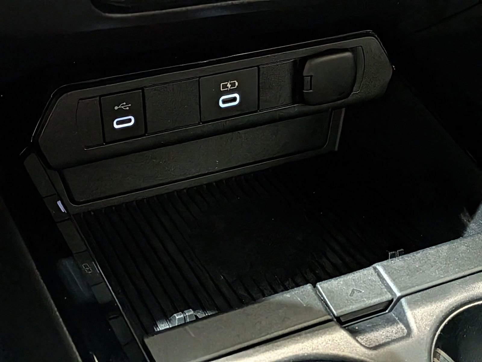 Used 2024 Toyota Prius LE image 20