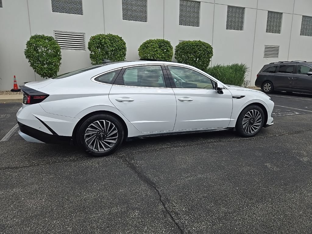 Certified 2025 Hyundai Sonata Limited FWD image 8