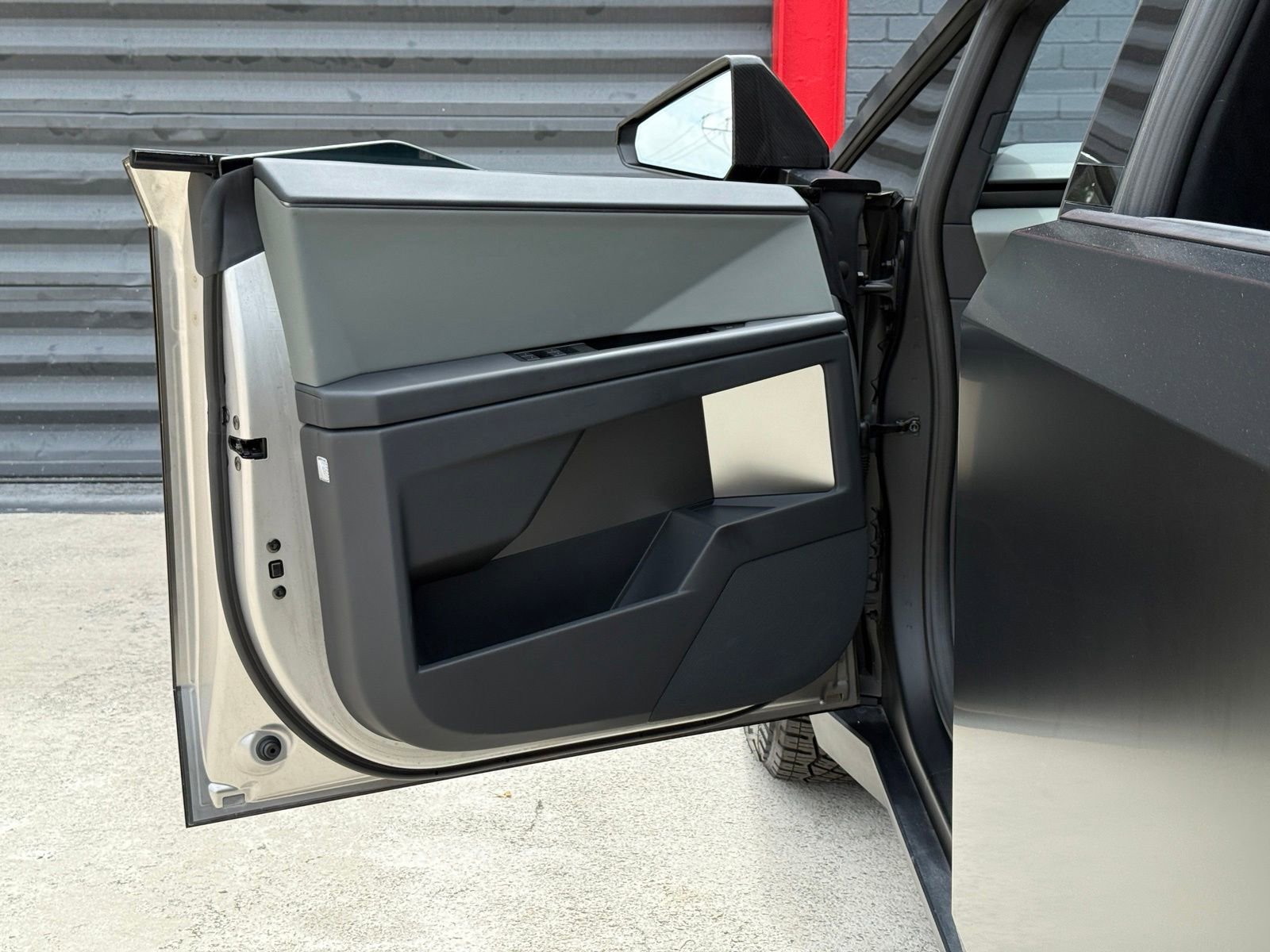 Used 2025 Tesla Cybertruck AWD Crew Cab image 14